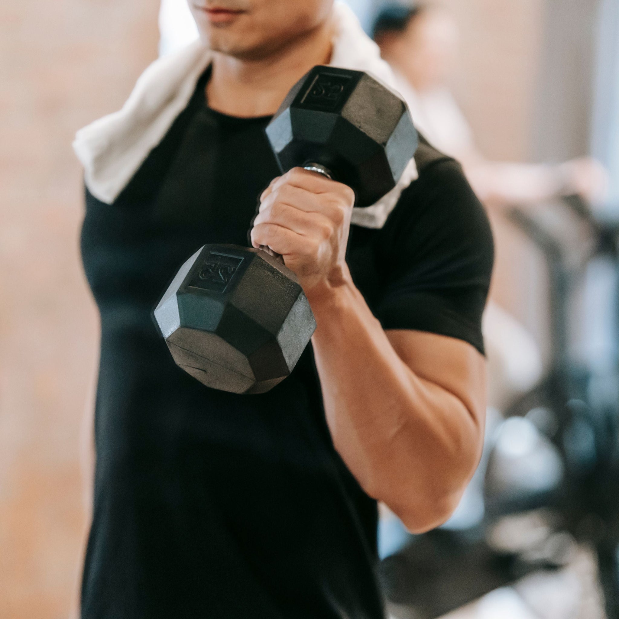 Barbell vs. Dumbbell: Which Builds More Muscle?